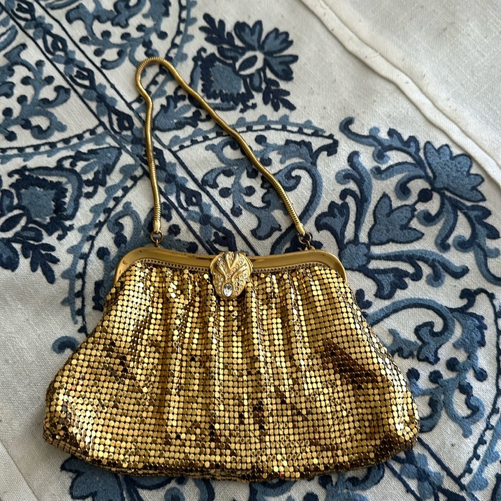 Whiting & Davis gold chain Maile evening bag clasp is ornate vintage beautiful - Picture 3 of 12